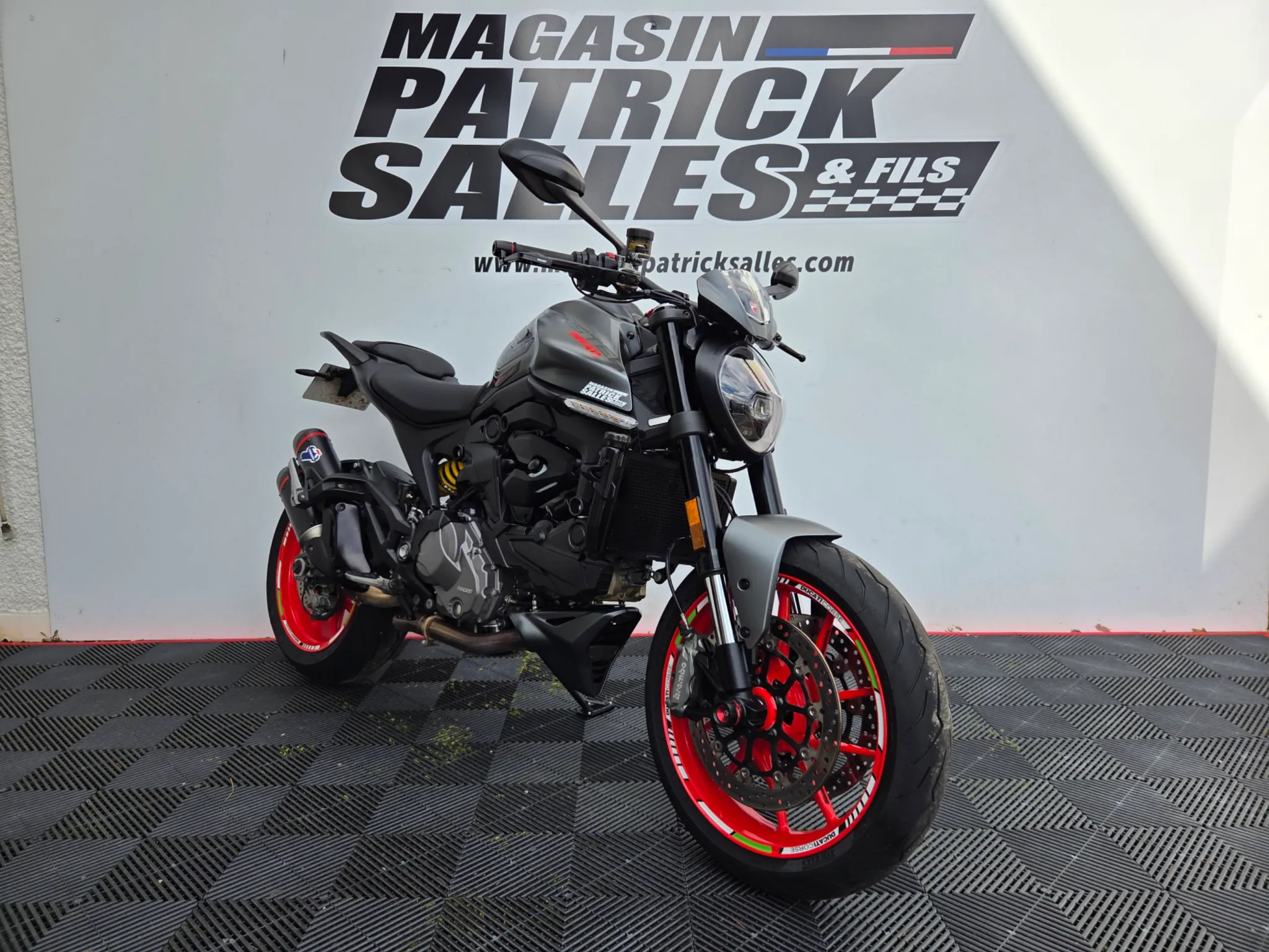 MONSTER 135 5