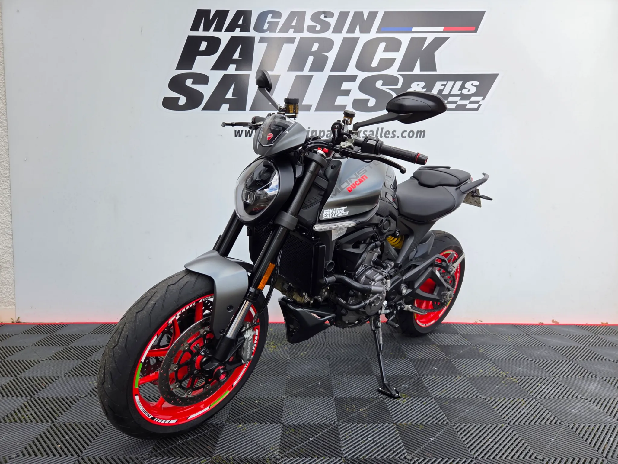 MONSTER 135 6