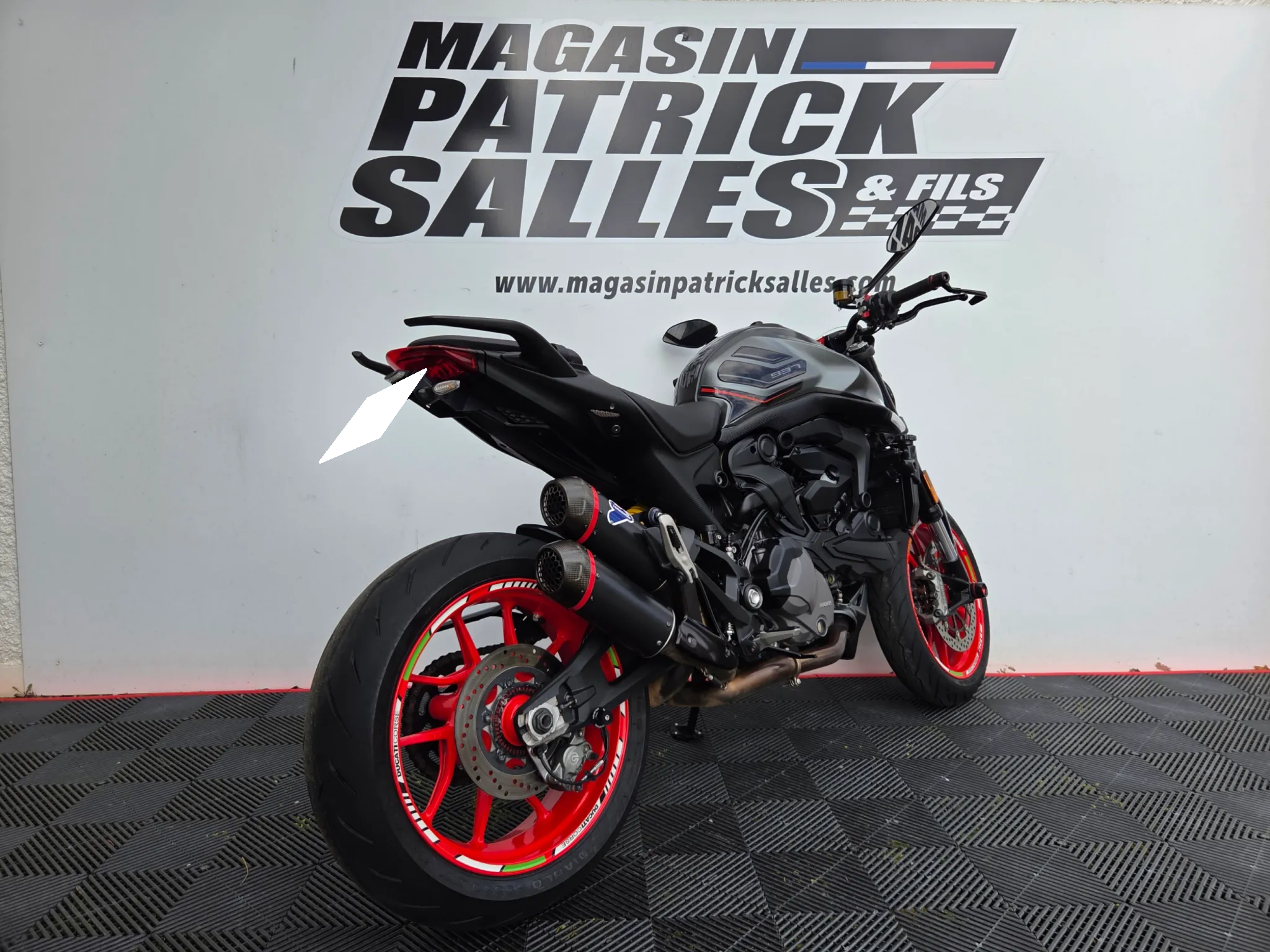 MONSTER 135 8