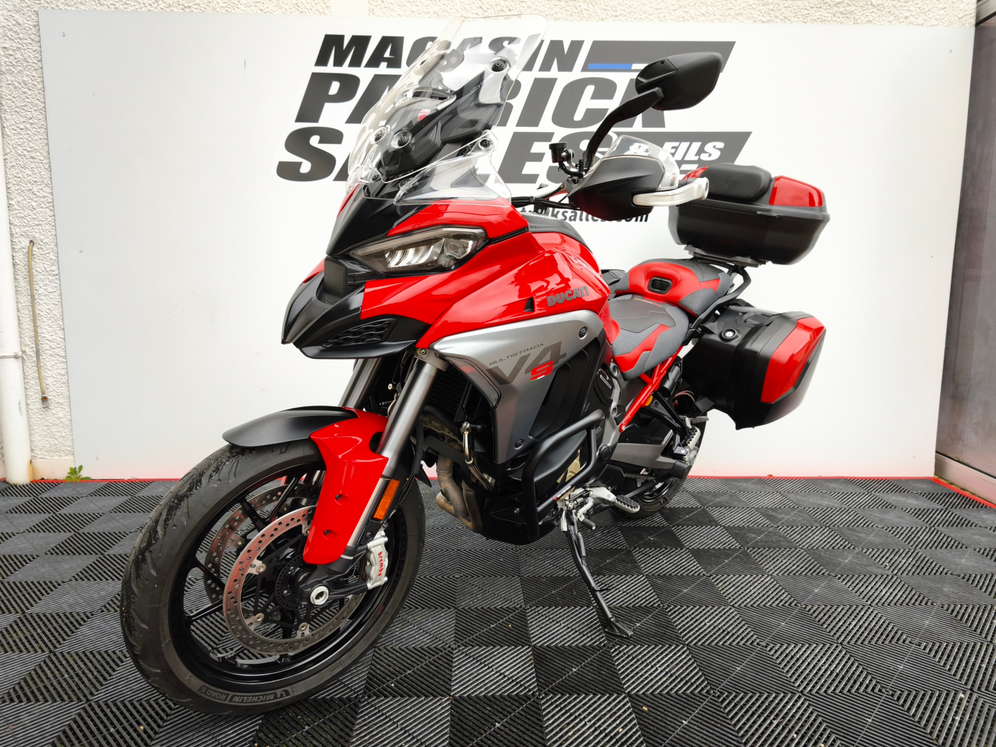 MV4 6