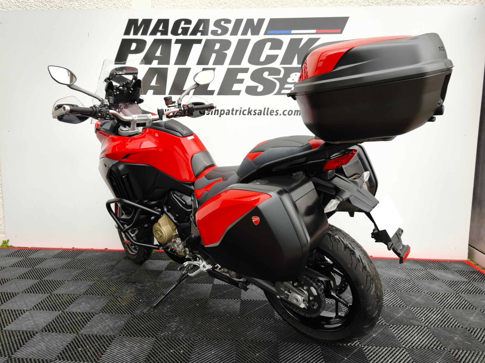 MV4 7