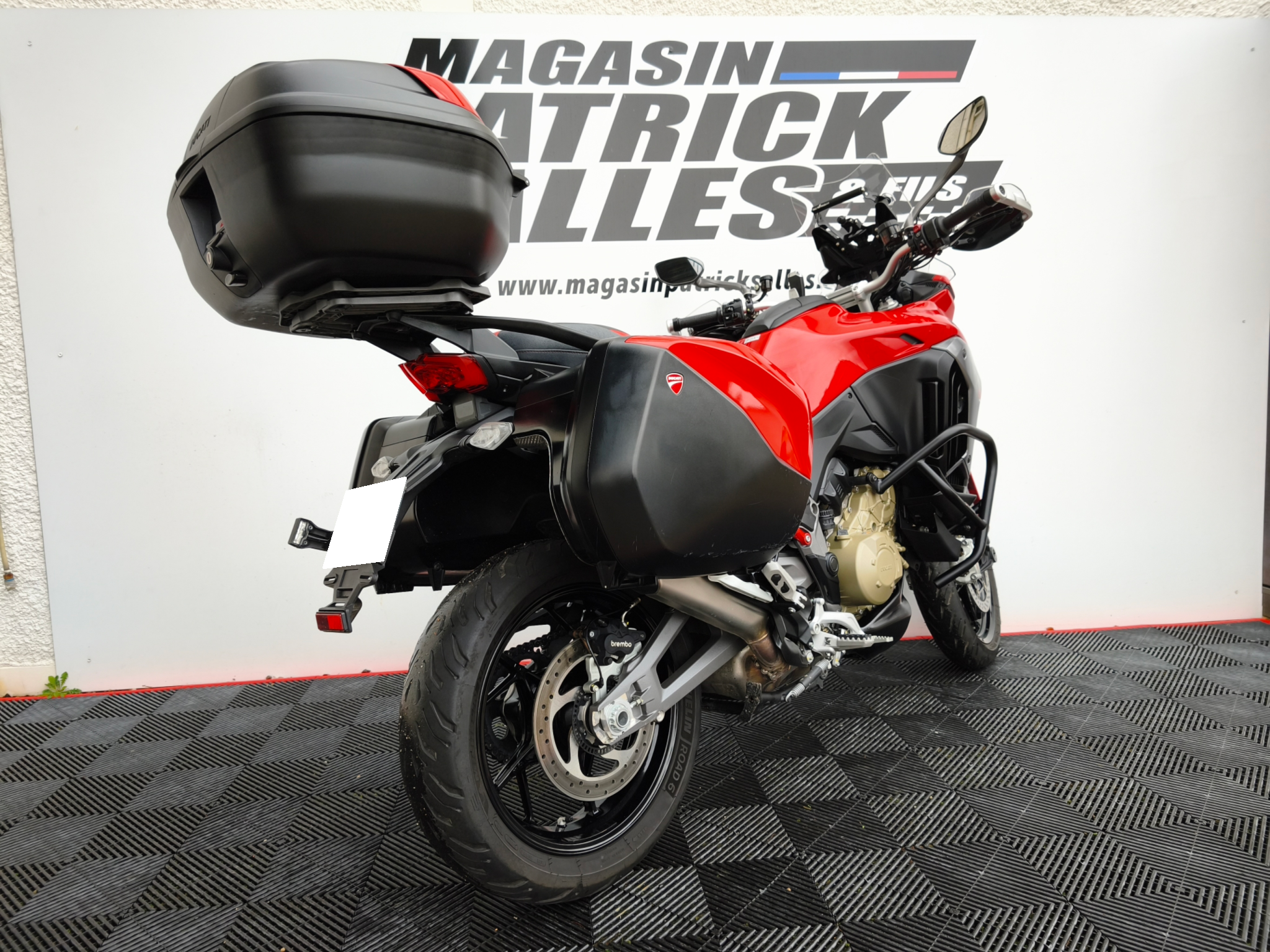 MV4 8